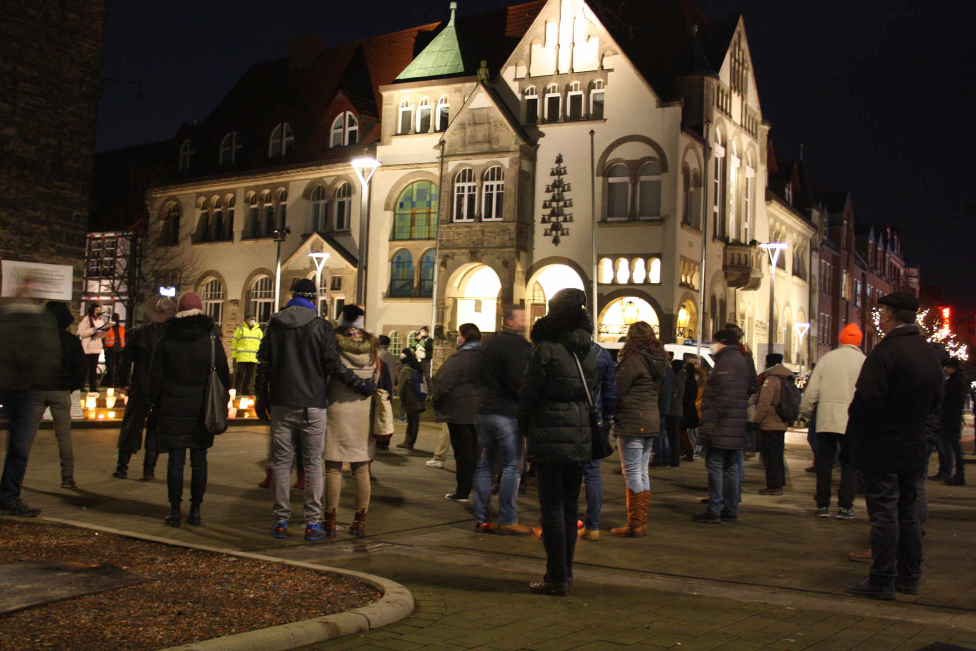 Mahnwache vor dem Rathaus