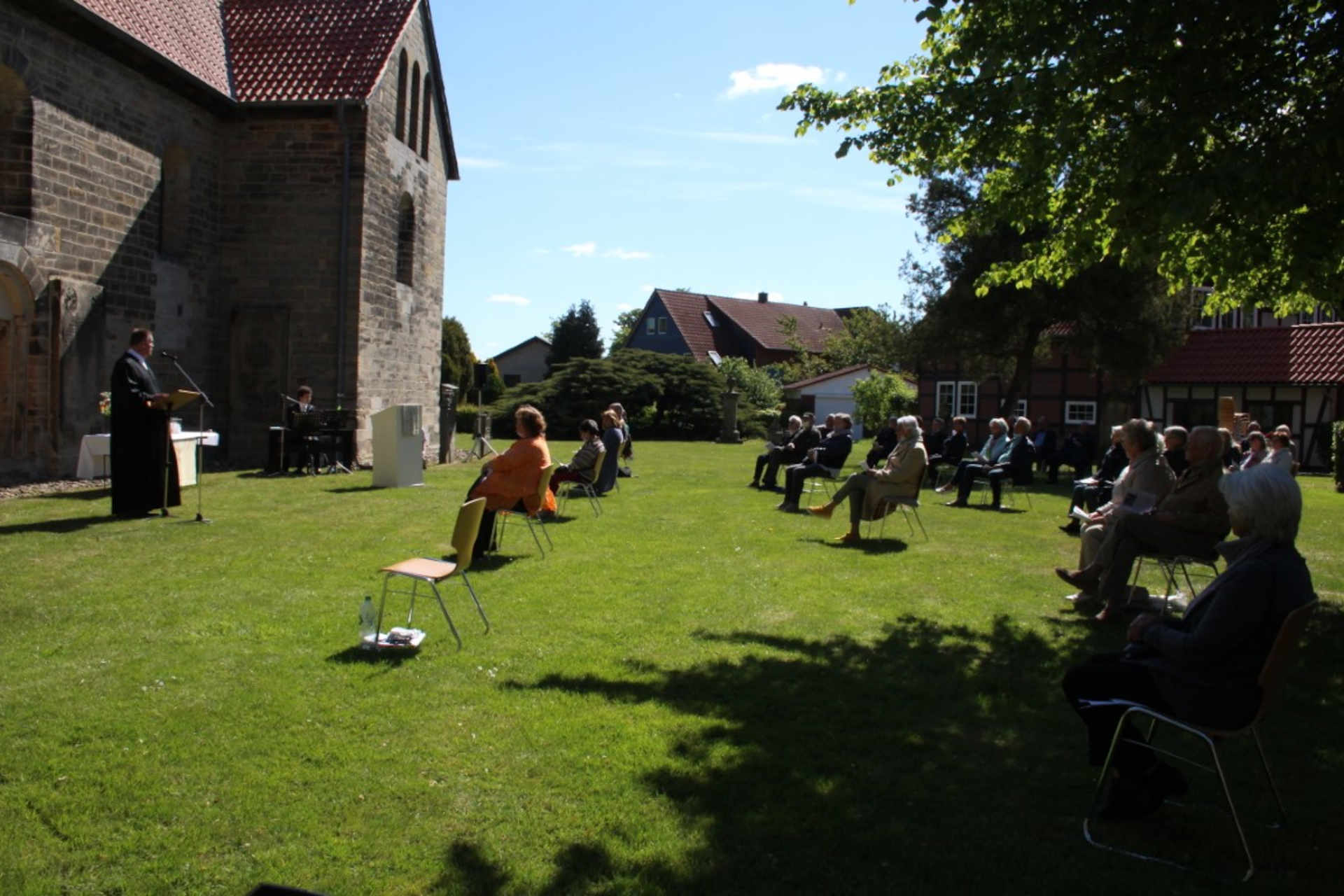 Open-Air-Gottesdienst vor der Sigwardskirche