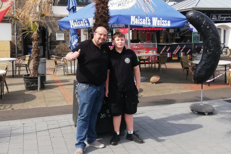Hoedt mit Bratwurst