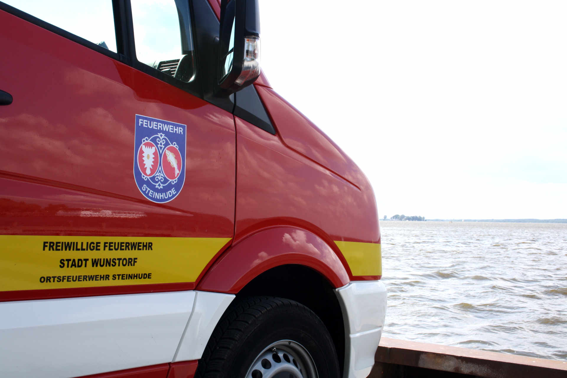 Feuerwehrfahrzeug am Steinhuder Meer